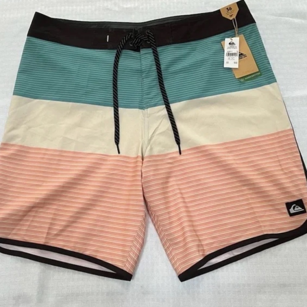 Quiksilver board shorts - Picture 3 of 6